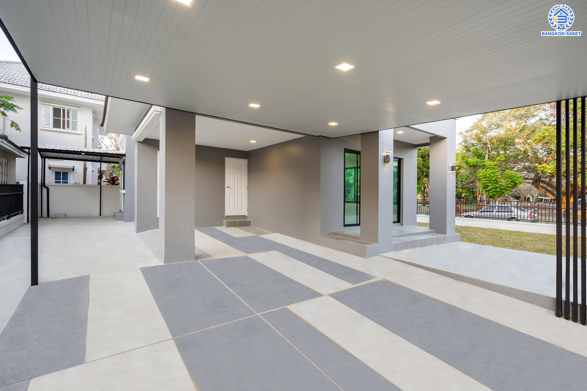 บ้านมือสองตกแต่งใหม่ ม.ชัยพฤกษ์ บางบัวทอง บ้านเดี่ยว หลังมุม แบรนด์ LH เนื้อที่ 92.3 ตร.ว. ฟังก์ชัน 3 ห้องนอน 4 ห้องน้ำ 1 ห้องแม่บ้าน จอดรถได้ถึง 3 คัน มีพื้นที่บริเวณบ้านกว้างขวางกว่า 195 ตร.ม. พร้อม Facilities ครบครัน บนทำเลเดินทางสะดวก ติดถนนบางกรวย-ไทรน้อย ใกล้เซ็นทรัลเวสต์เกต และรถไฟฟ้าสายสีม่วง "สถานีบางพลู"